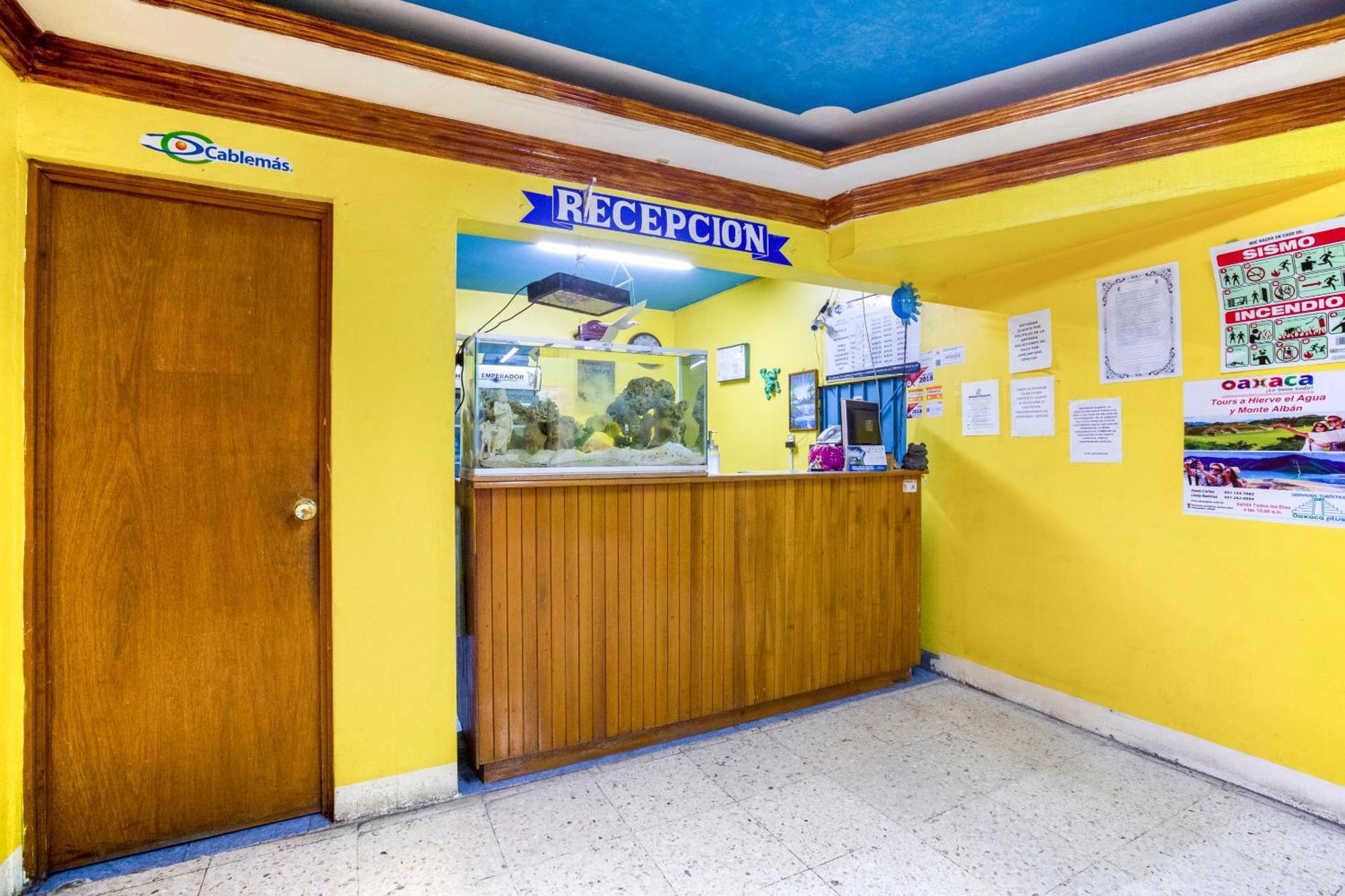 Oyo Hotel Emperador, Oaxaca Екстер'єр фото